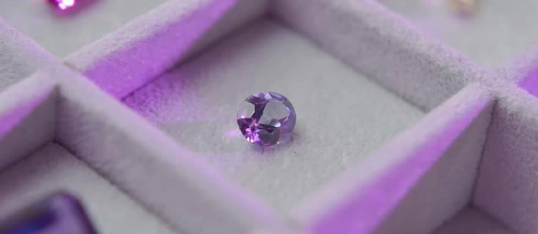 Pourquoi opter pour des boucles d’oreilles en améthyste?